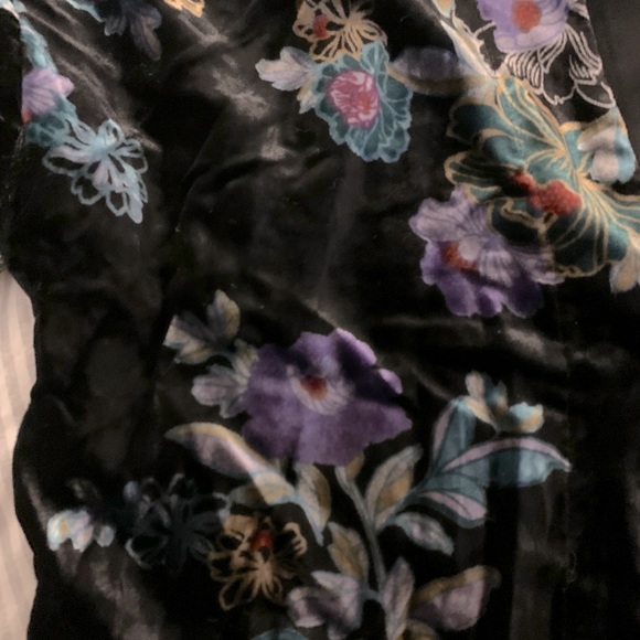 Black velvet floral kimono - Picture 2 of 3
